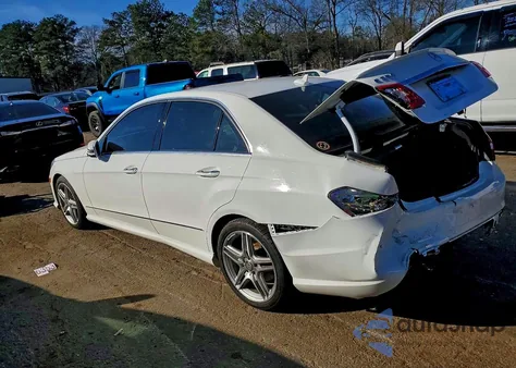 2013 Mercedes-Benz E 350 z USA, uszkodzony, nr VIN WDDHF5KB0DA743857